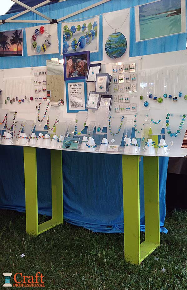 Blue and green jewelry booth display Blue and green jewelry booth display