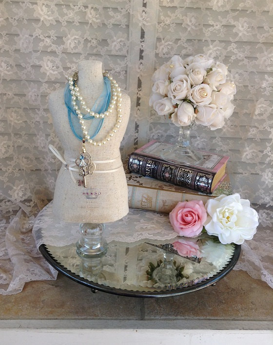 Tabletop jewelry display mannequin