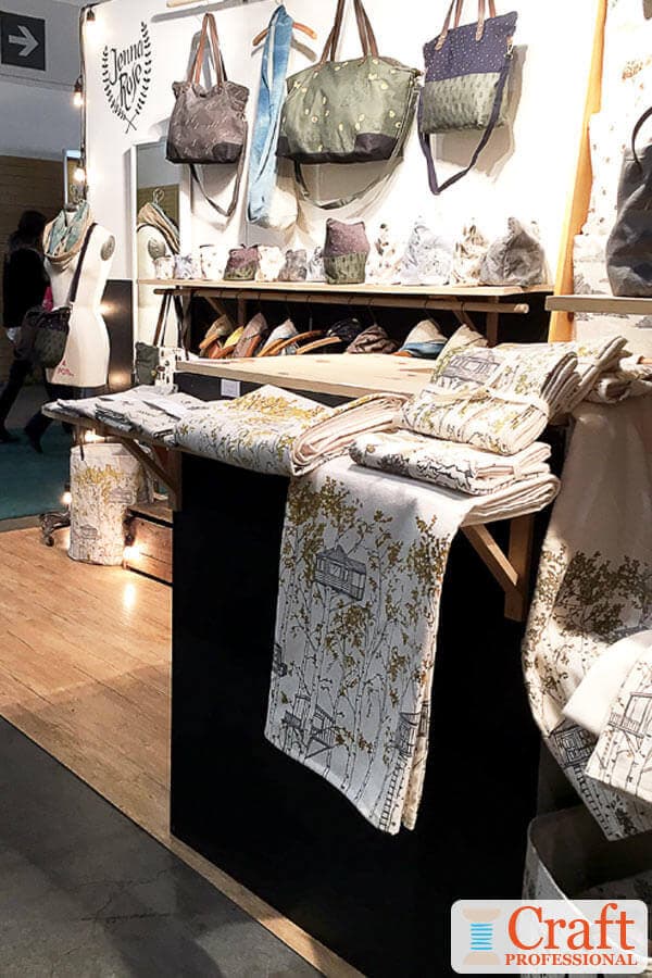 Handbag Display Ideas 9 Gorgeous Craft Booth Photos handbag-display-ideas-9-gorgeous-craft-booth-photos