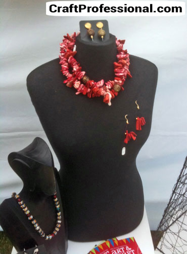 creative necklace display