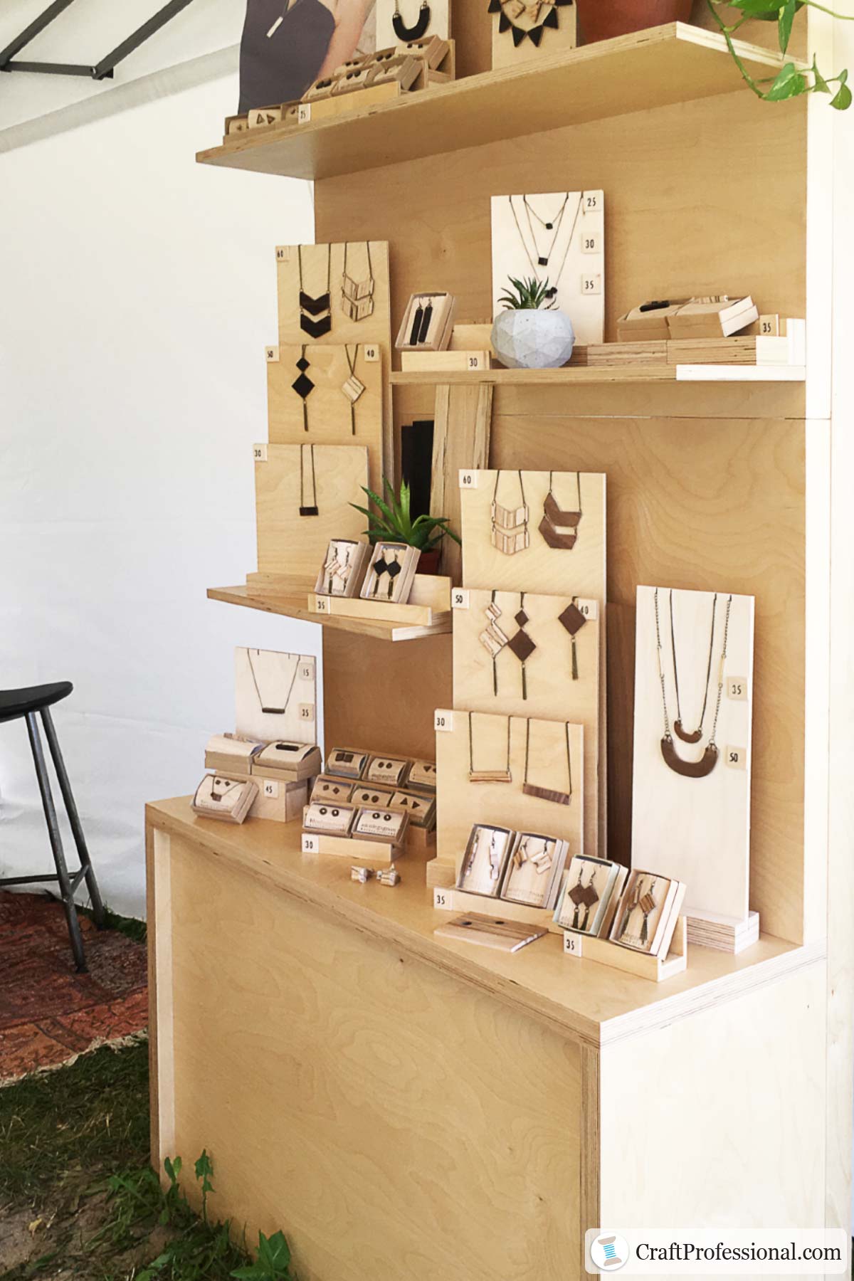 8 Pop Up Shop Display Ideas To Design A Vendor Booth People Will Love