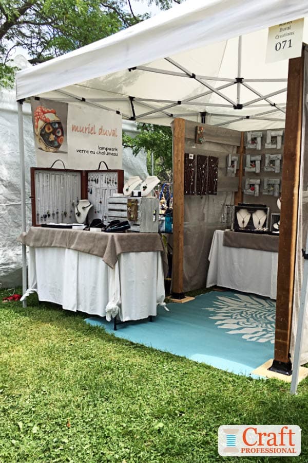 Portable jewelry display