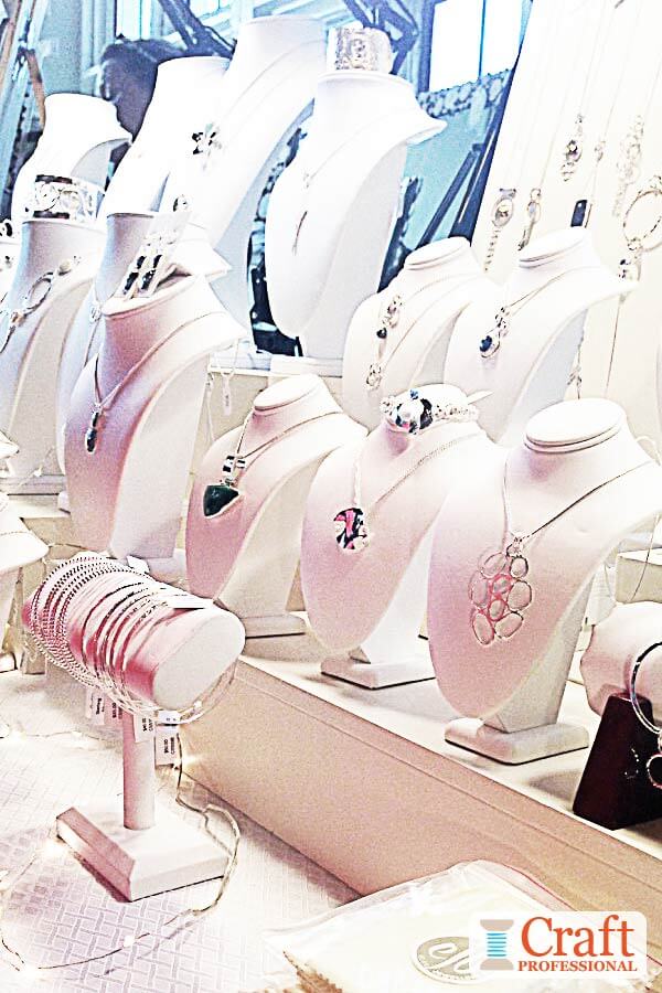 White Jewelry Busts White Jewelry Busts