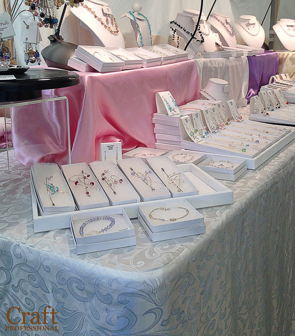 Table jewelry deals display